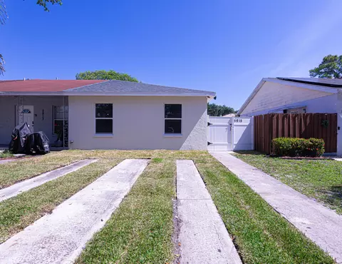 5815 S 38th St, Greenacres, FL 33463