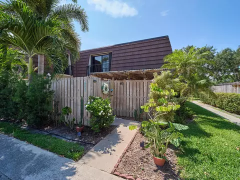 803 8th Ln, Palm Beach Gardens, FL 33418