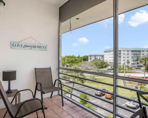 4770 NW 21st St #402, Lauderhill, FL 33313