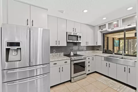 Kitchen - 11001 SW Hawkview Cir, Stuart, FL 34997 photo 3 of 5