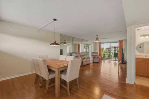 9720 S Hollybrook Lake Dr #205, Pembroke Pines, FL 33025