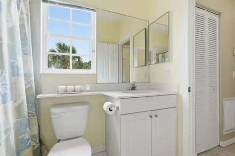 Bath - 6483 SE Wild Olive Ln, Stuart, FL 34997 photo 4 of 5
