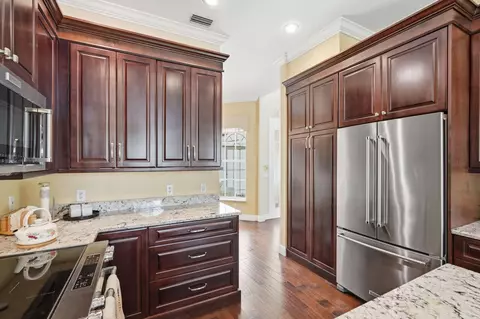 Kitchen - 6483 SE Wild Olive Ln, Stuart, FL 34997 photo 6 of 8