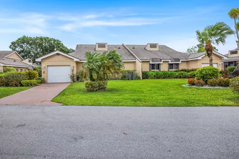6888 Fountains Cir, Lake Worth, FL 33467