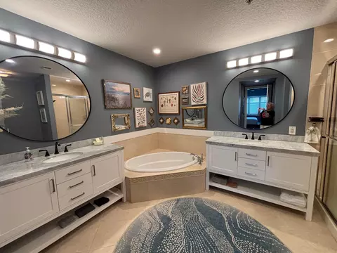 18 W Harbour Isle Dr W #102, Fort Pierce, FL 34949