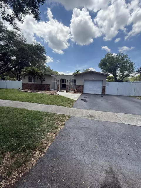 9101 SW 52nd Ct, Cooper City, FL 33328