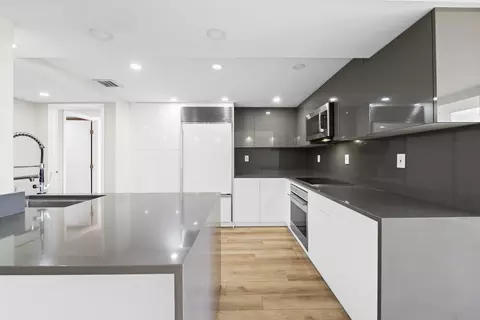600 Parkview Dr #1029, Hallandale Beach, FL 33009