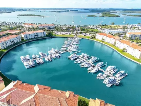 12 Harbour Isle Dr W #204, Fort Pierce, FL 34949