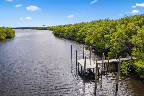 206 SE Fiore Bello SE, Port St Lucie, FL 34952