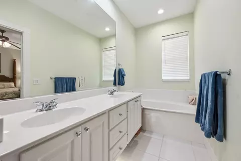 Bath - 1865 W Frederick Small Rd, Jupiter, FL 33458 photo 2 of 5