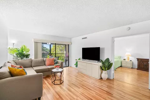 10110 Cedar Point Blvd #305, Boynton Beach, FL 33437