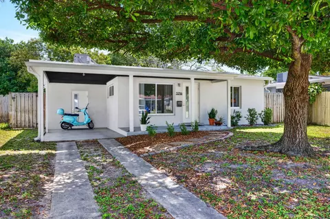 5216 NE 2nd Ter, Oakland Park, FL 33334