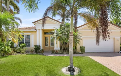 521 SW Lake Manatee Way, Port Saint Lucie, FL 34986