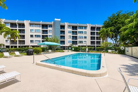 505 Spencer Dr #211, West Palm Beach, FL 33409