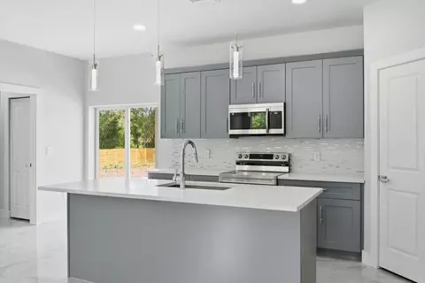 Kitchen - 335 S Datil St, Clewiston, FL 33440 photo 5 of 5