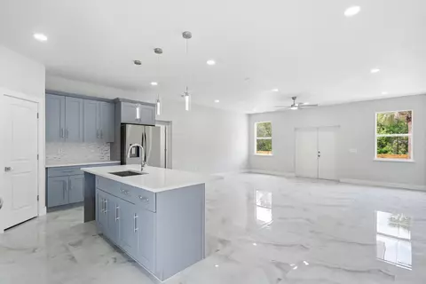 Living - 335 S Datil St, Clewiston, FL 33440 photo 9 of 10