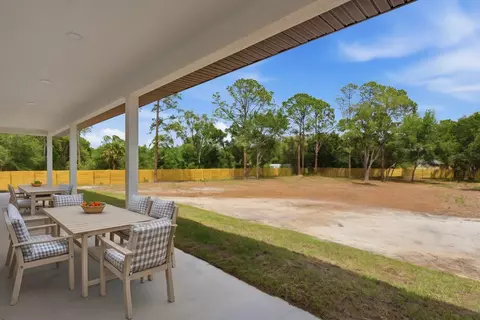 Exterior - 335 S Datil St, Clewiston, FL 33440 photo 5 of 6