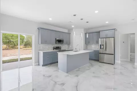 Kitchen - 335 S Datil St, Clewiston, FL 33440 photo 1 of 5