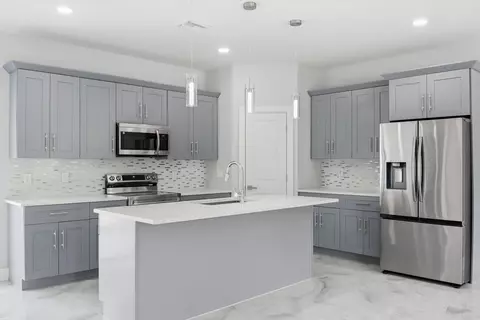 Kitchen - 335 S Datil St, Clewiston, FL 33440 photo 4 of 5