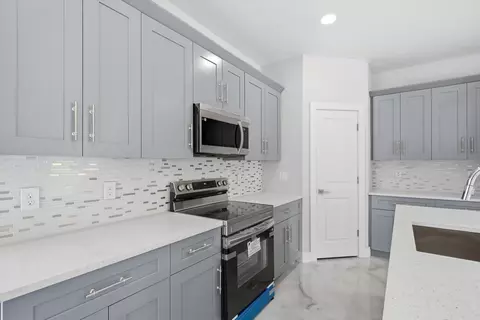 Kitchen - 335 S Datil St, Clewiston, FL 33440 photo 2 of 5