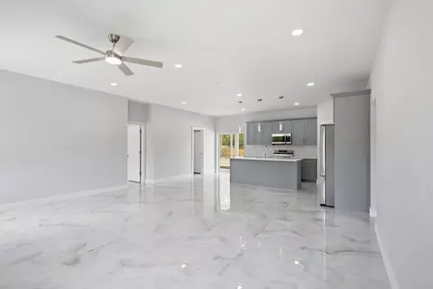 Living - 335 S Datil St, Clewiston, FL 33440 photo 2 of 10