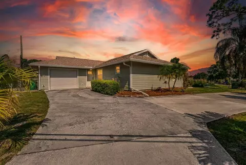2411 SE Floresta Dr, Port Saint Lucie, FL 34984