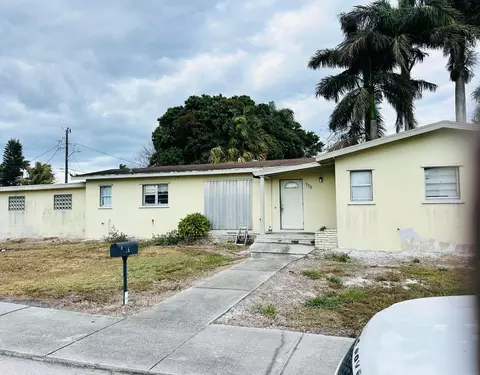 779 Barack Obama Blvd, Pahokee, FL 33476