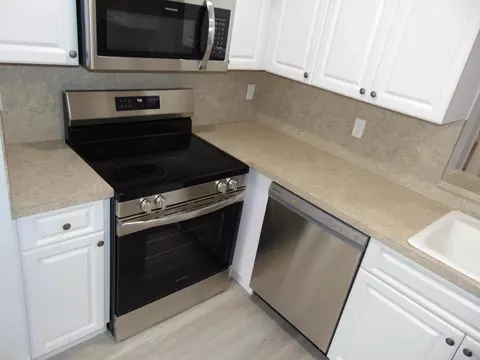7360 NW 18th St #105, Margate, FL 33063