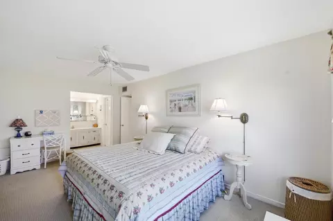 940 S Drive Ter #A, Delray Beach, FL 33445