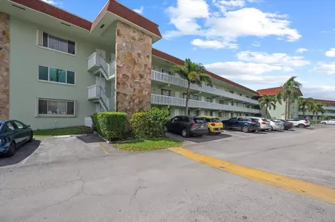 3300 Springdale Blvd #202, Palm Springs, FL 33461