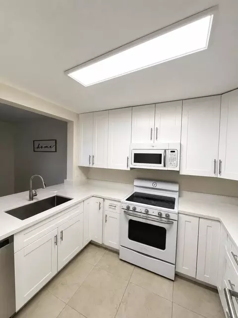 7173 Orange Dr #118B, Davie, FL 33314