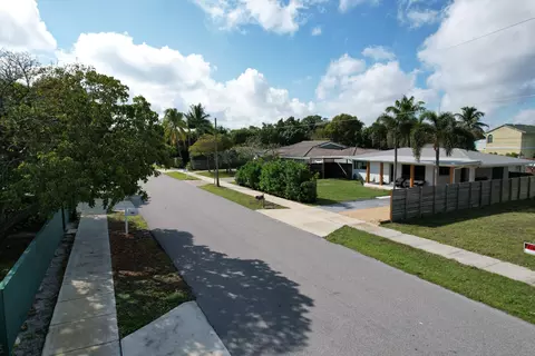 910 SE 3rd Ave, Delray Beach, FL 33483 photo 3