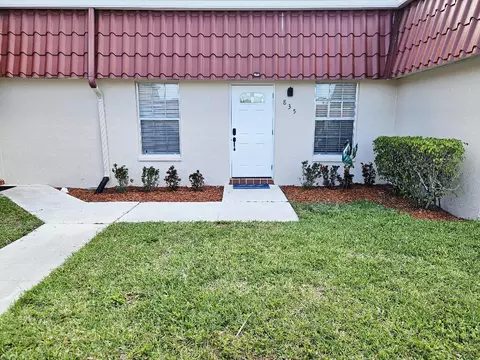 835 Salem Ln, Greenacres, FL 33467