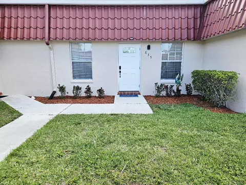 835 Salem Ln, Greenacres, FL 33467