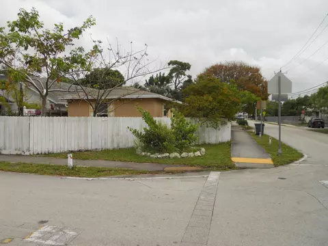 3290 NE 10th Ave, Oakland Park, FL 33334