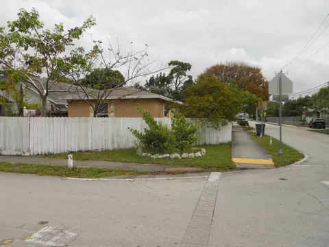 3290 NE 10th Ave, Oakland Park, FL 33334