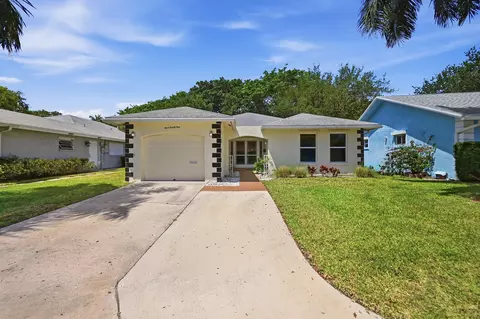 321 Del Rio Blvd, Boca Raton, FL 33432