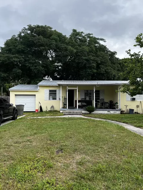 1054 Trinidad Ave, Fort Pierce, FL 34982