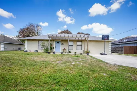 667 SE Faith Ter, Port Saint Lucie, FL 34983