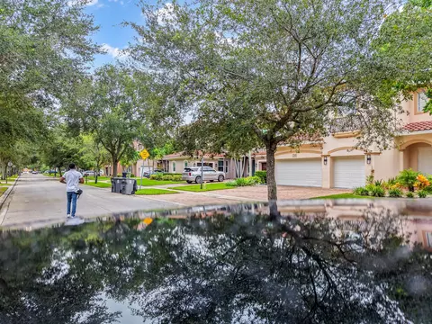 556 Cresta Cir, West Palm Beach, FL 33413