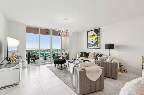 2640 Lake Shore Dr #2008, Riviera Beach, FL 33404