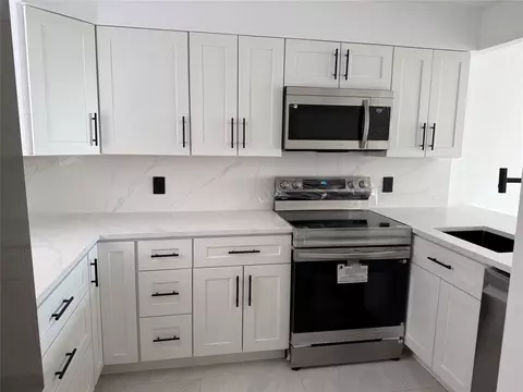 112 Royal Park Dr #4B, Oakland Park, FL 33309
