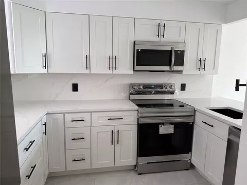 112 Royal Park Dr #4B, Oakland Park, FL 33309