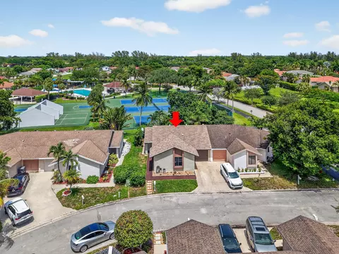 9667 Sunny Isle Cir, Boca Raton, FL 33428