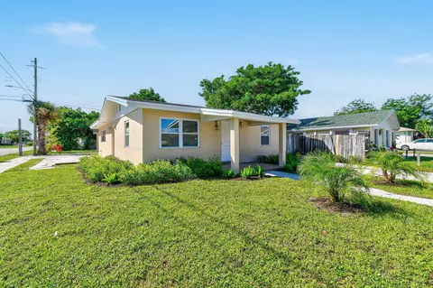 1301 W 25th St, Riviera Beach, FL 33404