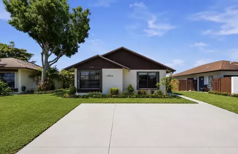 5330 Mendoza St, West Palm Beach, FL 33415