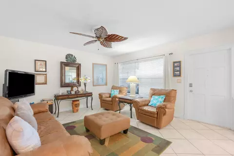100 SE 6th Ave #304, Pompano Beach, FL 33060
