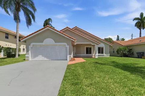 5233 Rosen Blvd, Boynton Beach, FL 33472