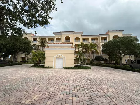 4 Harbour Isle Dr E UNIT 204, Fort Pierce, FL 34949