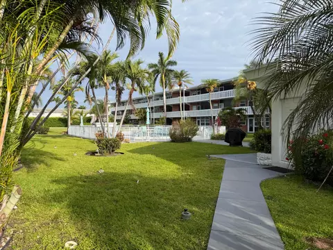 161 NE 10th Ave #12B, Hallandale Beach, FL 33009
